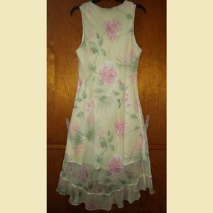 Gorgeous flowy floral summer dress! 😍😍